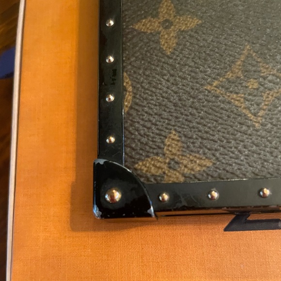 LOUIS VUITTON
Monogram Canvas Eye Trunk iPhone 7 Plus Cover/Case - Picture 13 of 15